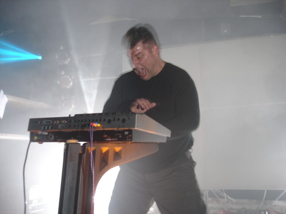 Datei:Mlada fronta @ ea7.jpg