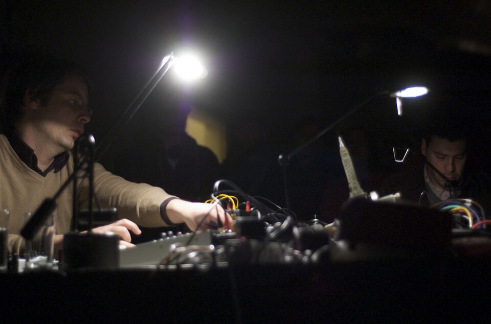 Datei:Groupshow 4340799836 5159457377 o.jpg